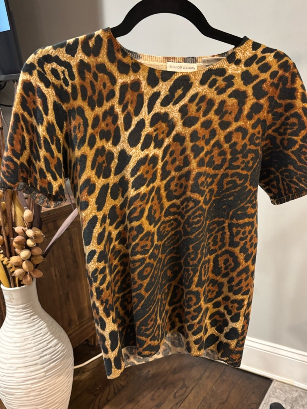 Bergdorf Goodman ladies Leopard-Print Short Sleeve cashmere blouse size medium